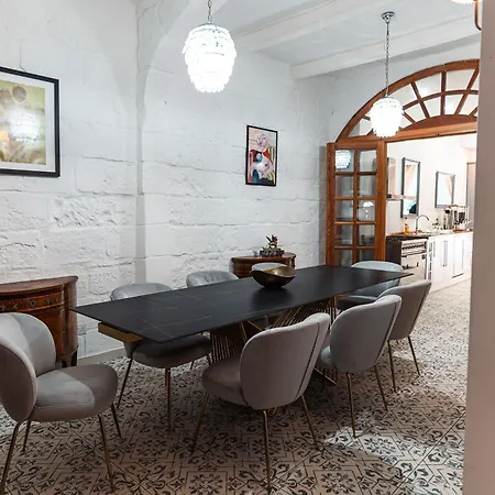 10 At Palazzo Seraphim Boutique Living In St Julians בית הארחה Saint Julian's